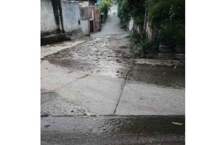 Se desbordan cloacas en Arrecife y la gente se está enfermando