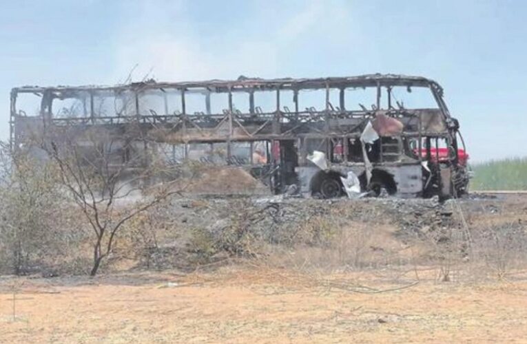Bus con 64 venezolanos que regresaban al país se incendió en Perú