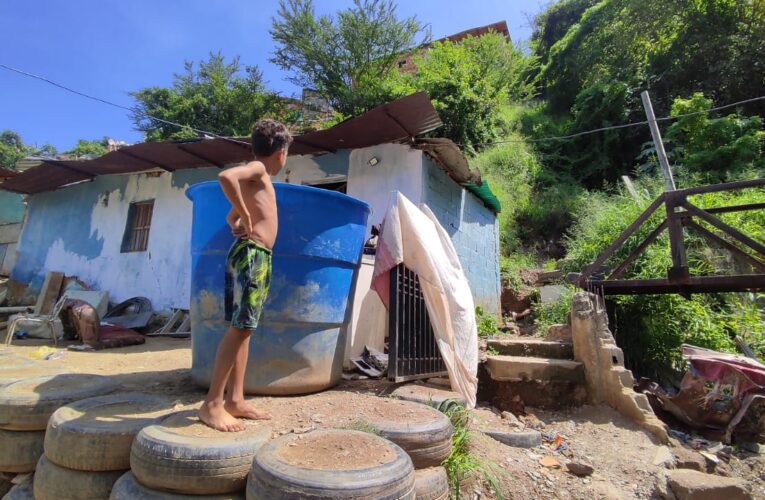 Madre con 5 niños vive en riesgo en Callejón Canache