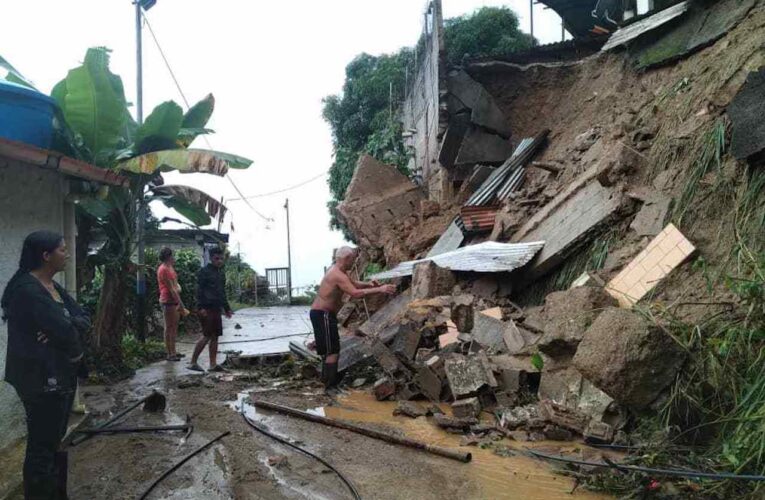 Se agravan los derrumbes en El Hoyito