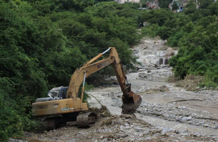 Gobernación desplegó maquinarias en ríos y quebradas