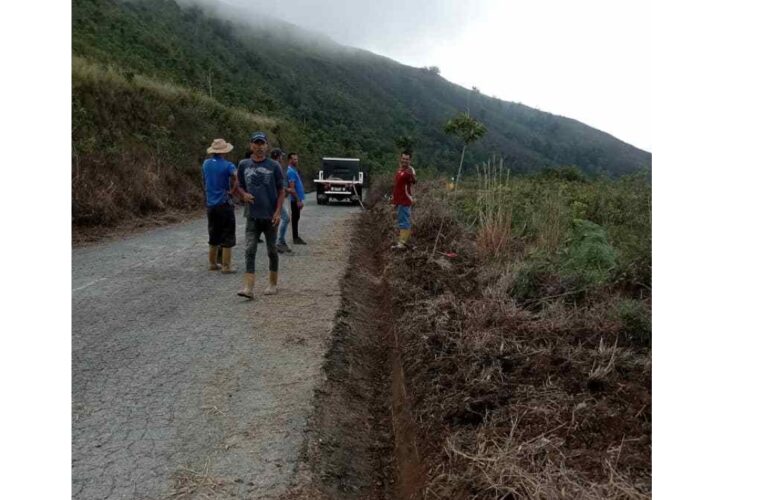 1.400 agricultores afectados por derrumbes en Carayaca- El Junko