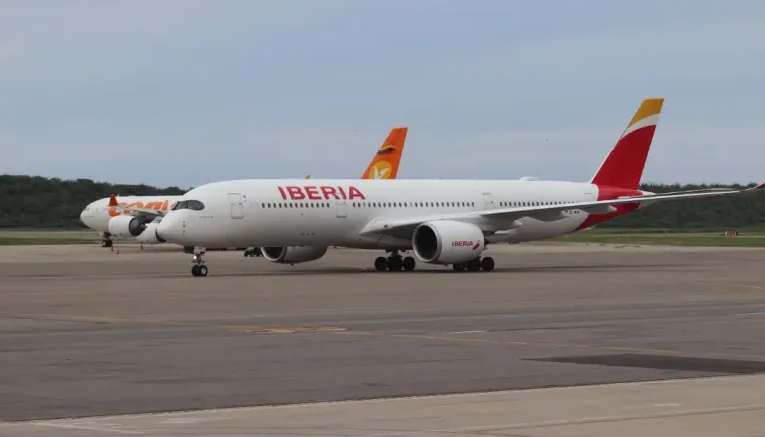 A 20 pasajeros les extraviaron sus maletas en vuelo de Iberia