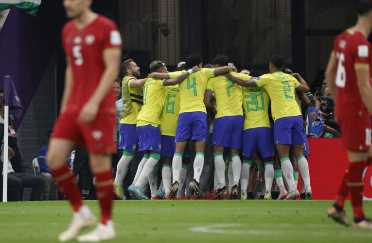 Brasil gana en su debut mundialista