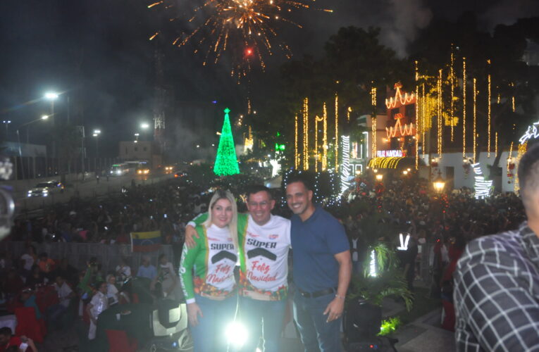 Casco Histórico de La Guaira encendió sus luces de navidad