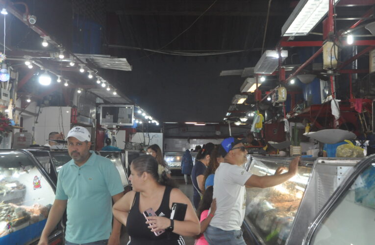 Las lluvias ahuyentan a clientes en El Mosquero