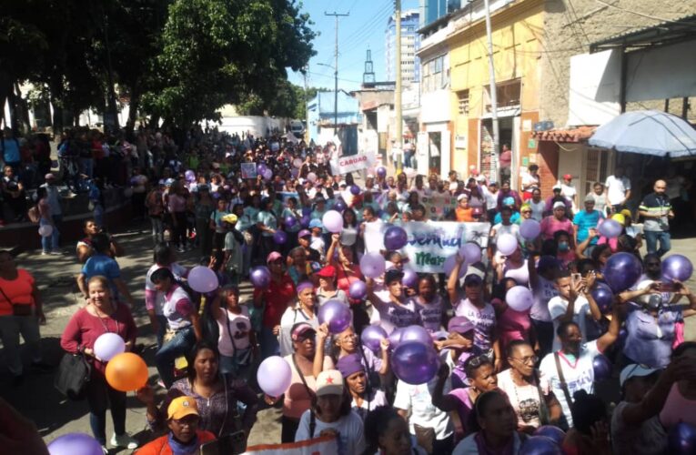 Mujeres marcharon contra la violencia de género este 25N