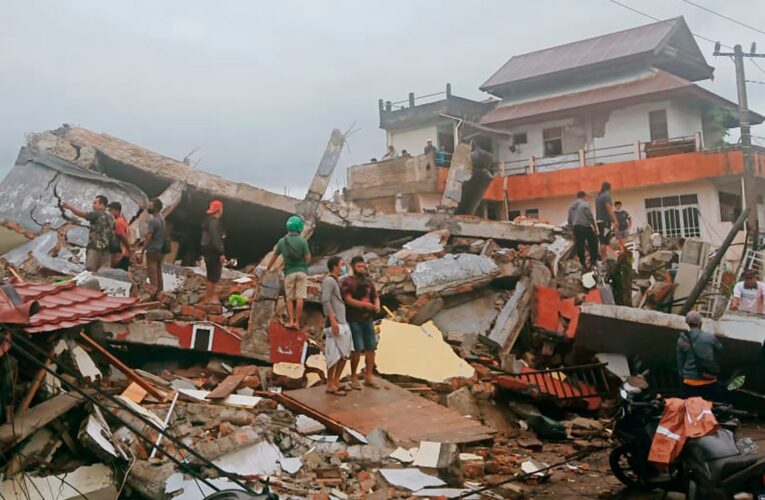 162 muertos y cientos de heridos por terremoto en Indonesia