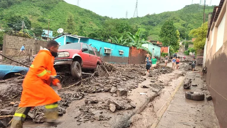Lluvias causan 4 muertes e inundación en Anzoátegui
