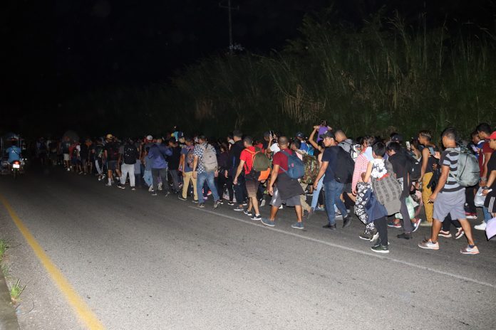 Cientos de migrantes venezolanos iniciarán caravana este domingo en frontera sur de México