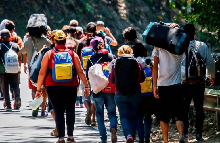 Venezolanos varados en Costa Rica sobreviven por la caridad humana
