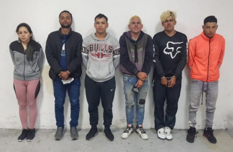 6 venezolanos usando máscaras de La Casa de Papel robaron joyería en Quito