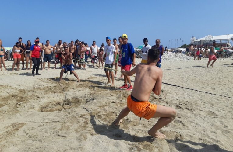 Bañistas disfrutan de playas guaireñas
