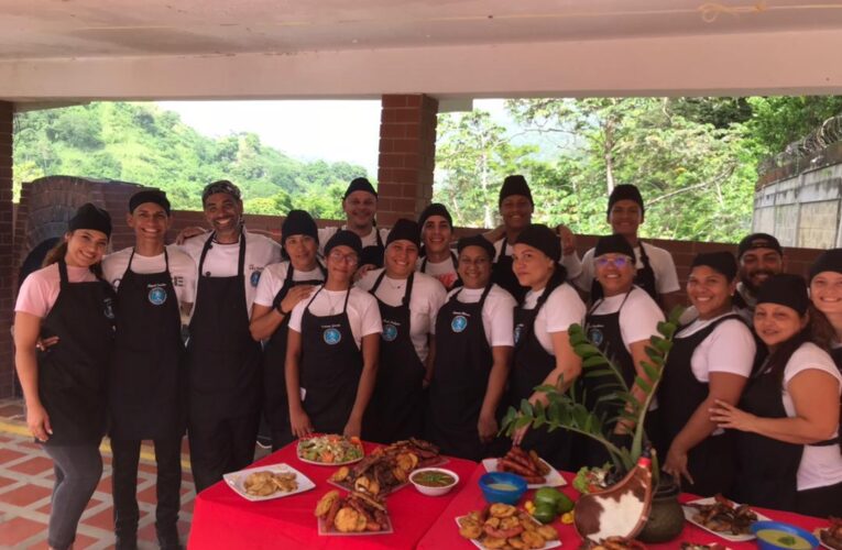 25 estudiantes del Instituto Gastronómico reciben sus títulos