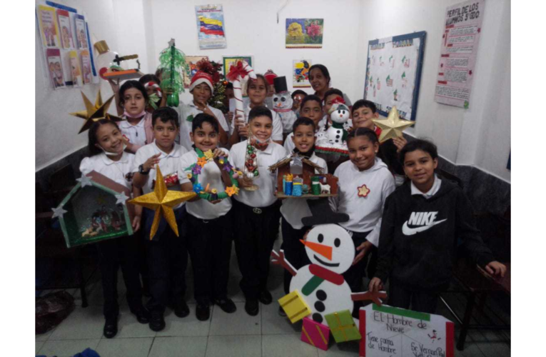 Presentaron sus proyectos navideños con material de reciclaje
