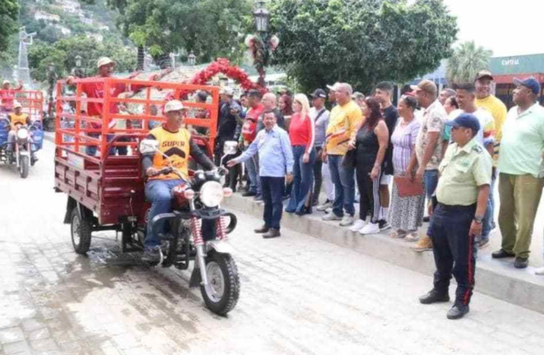 Alcalde Suárez incorpora 10 unidades para recolección de basura en Vargas