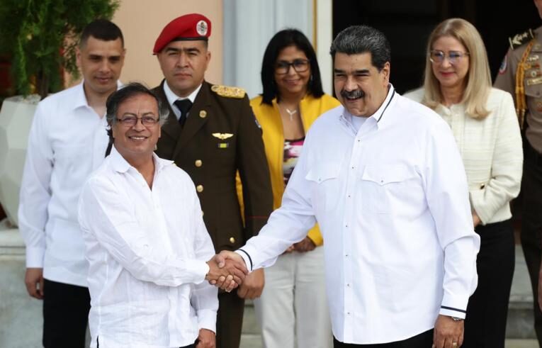 Petro llega a Venezuela para reunión extraordinaria con Maduro