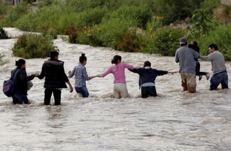 4 venezolanos que iban a EEUU por poco se ahogan en el río Bravo