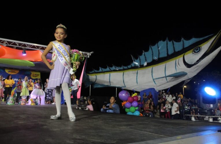Mía Guzmán es la Mini Reina del Carnaval de Macuto