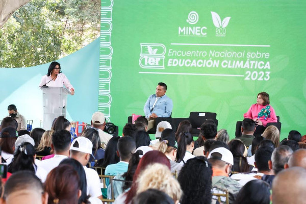 Vicepresidenta pide avanzar con el Plan Nacional Sobre Educación Climática