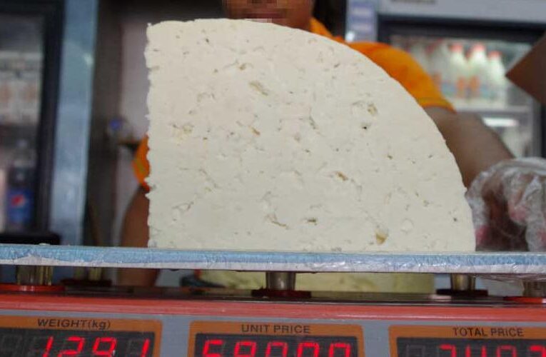 A Bs 100 llegó el kilo de queso duro en Maiquetía