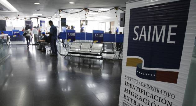 Detienen a 2 empleadas del Saime en el aeropuerto de Maiquetía
