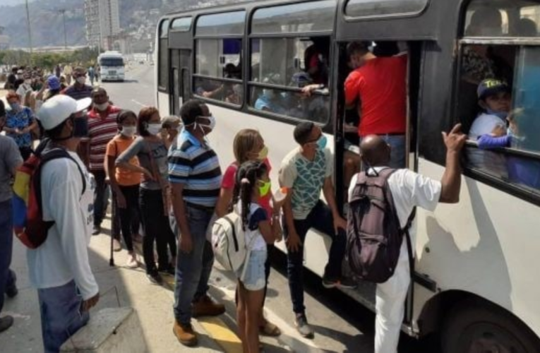 Medio pasaje para 3 escolares y 2 abuelos por bus en Naiguatá