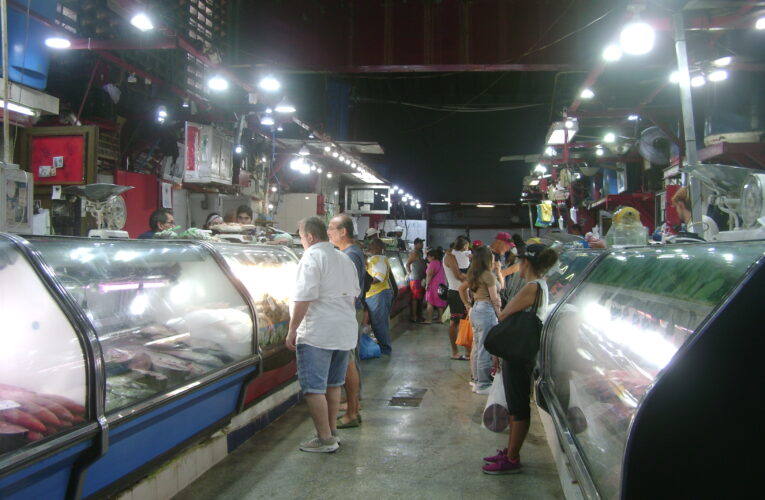 Mercado Pesquero de La Guaira atrae a clientes caraqueños