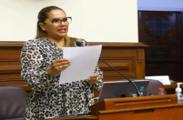 Vicepresidenta del Congreso de Perú renuncia por bloqueo a adelanto electoral