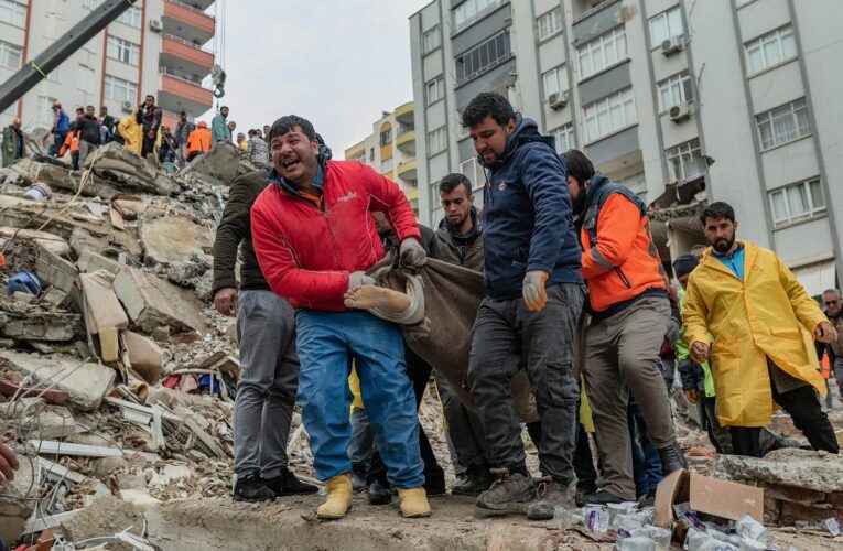 7.200 muertos por devastadores terremotos en Turquía y Siria