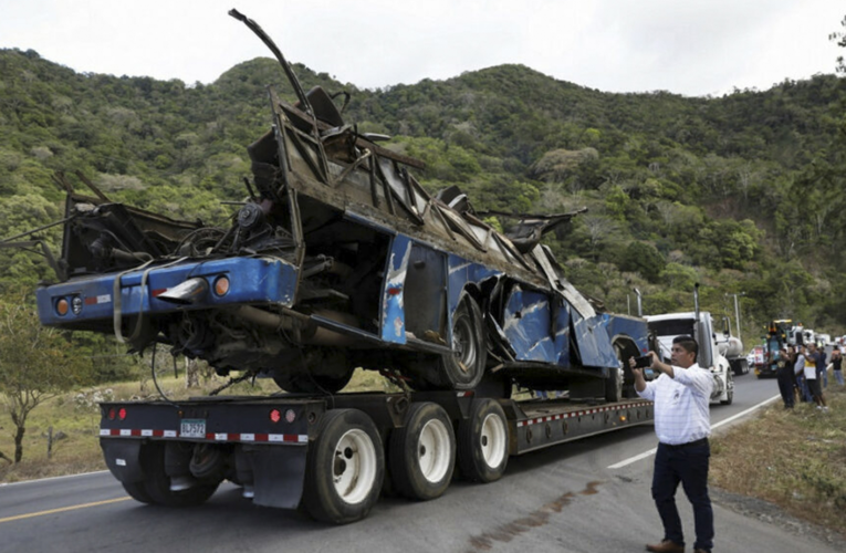11 venezolanos viajaban en bus que cayó al vacío en Panamá