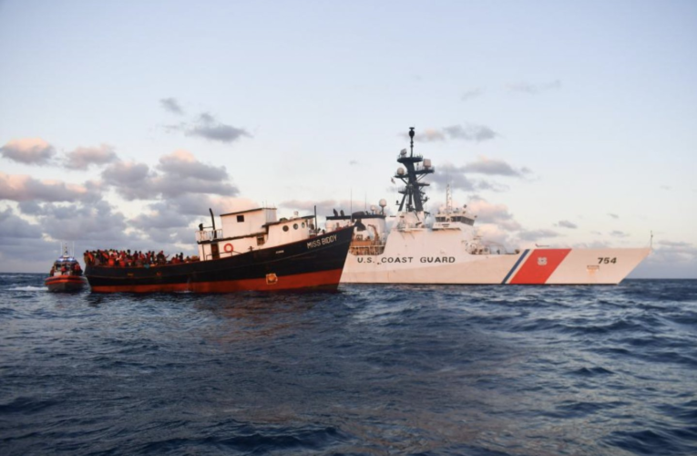 Interceptan un barco con 300 migrantes haitianos rumbo a EEUU