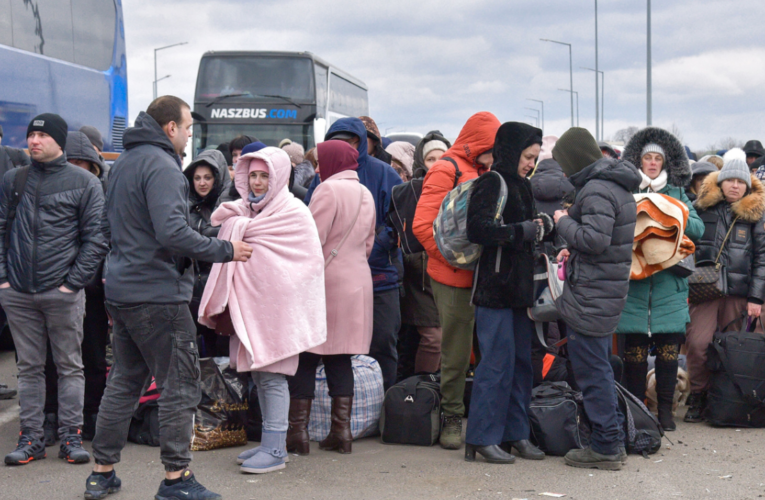 Número de refugiados ucranianos en Europa supera los 8 millones