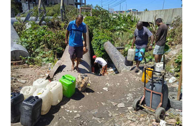 Escasez de agua empeoró en sectores de Urimare y Catia La Mar