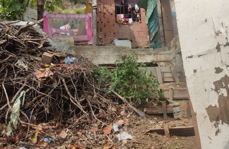 Sin respuesta familias de Vía Eterna que perdieron parte de sus casas