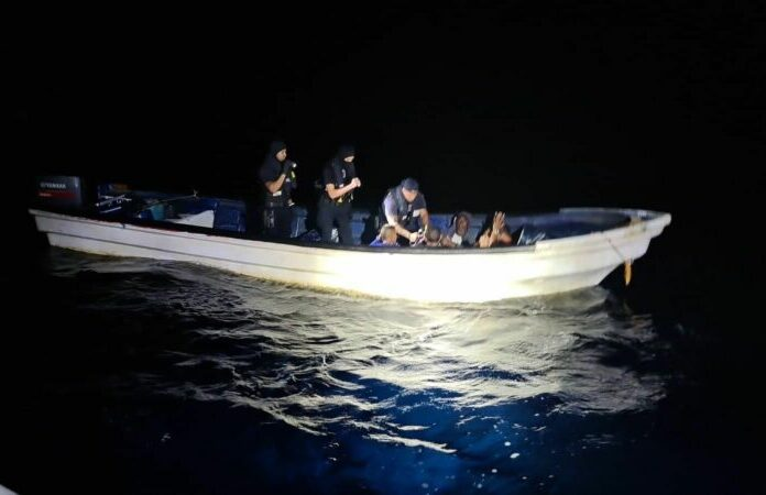 Aruba intercepta bote con 5 venezolanos