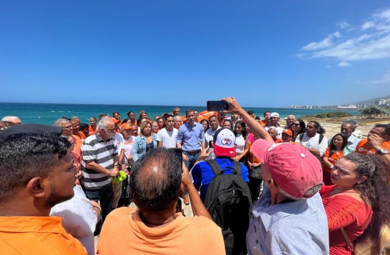 Guaidó prometió reunificar al país en su visita a La Guaira