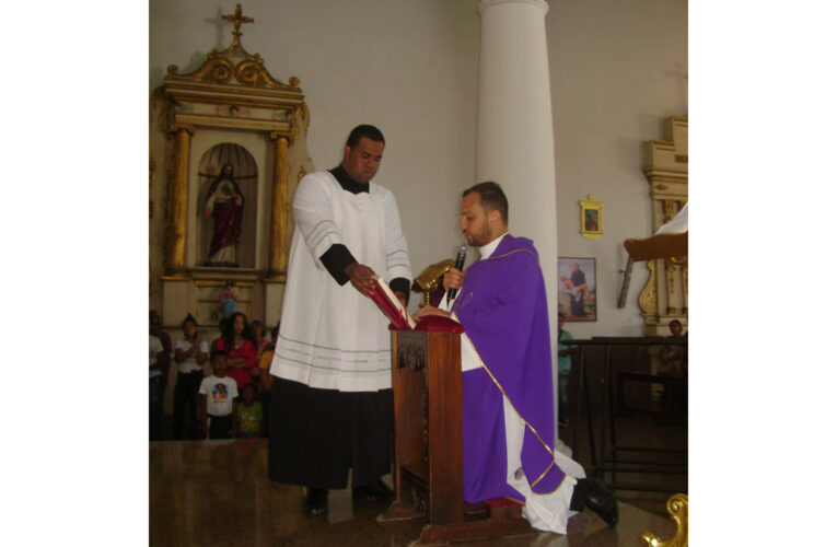 Nombran al padre Ugueto administrador parroquial de San Pedro Apóstol