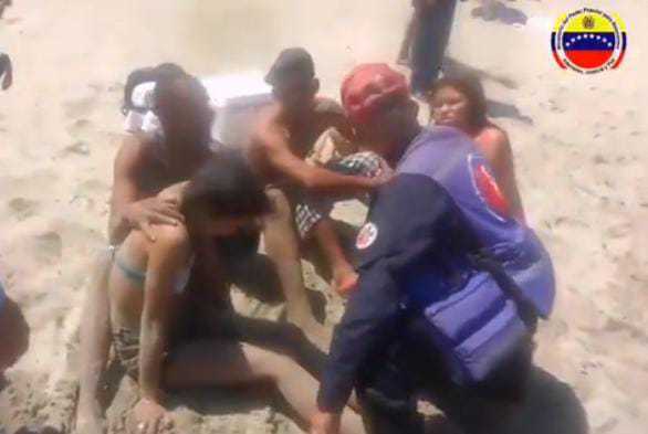 Bañista que se estaba ahogando fue salvada en playa Los Cocos