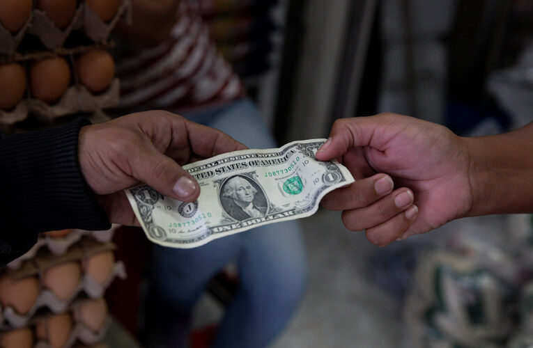 Luis Vicente León: “El único bien barato en Venezuela es el dólar”
