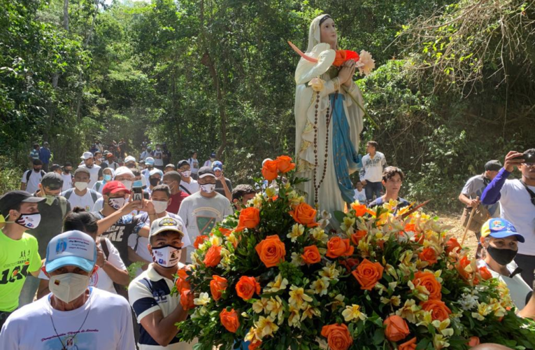 Durante un mes imagen de la Virgen de Lourdes recorrió Maiquetía