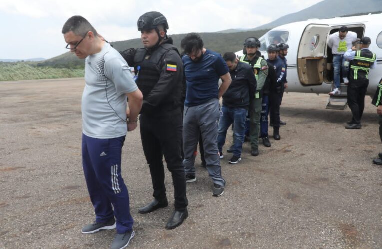 Expulsan del país colombianos por comisión de delitos
