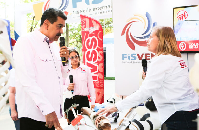 Maduro asegura que el país está produciendo suficientes medicamentos