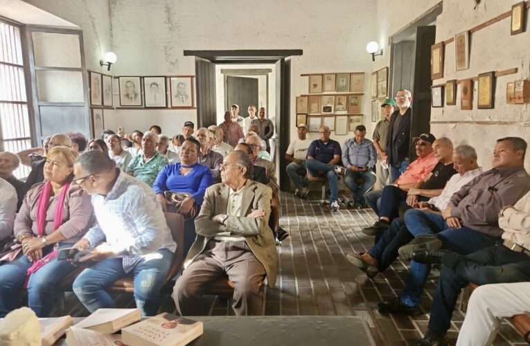 Presentan libro sobre la vida y obra de Carlos Andrés Pérez