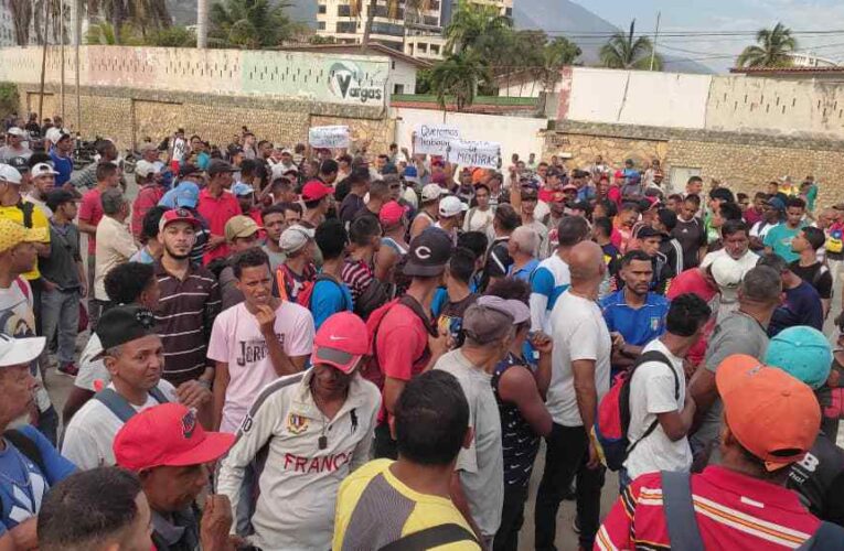 500 trabajadores  piden a gritos que arranquen obras  del Meliá y Sheraton