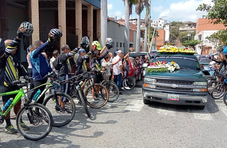 Ciclistas homenajearon a José Romero