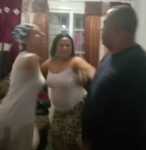 Pastor evangélico fue captado en video agrediendo a su esposa