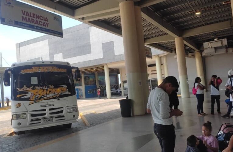 6 buses salen a diario a Valencia y Maracay