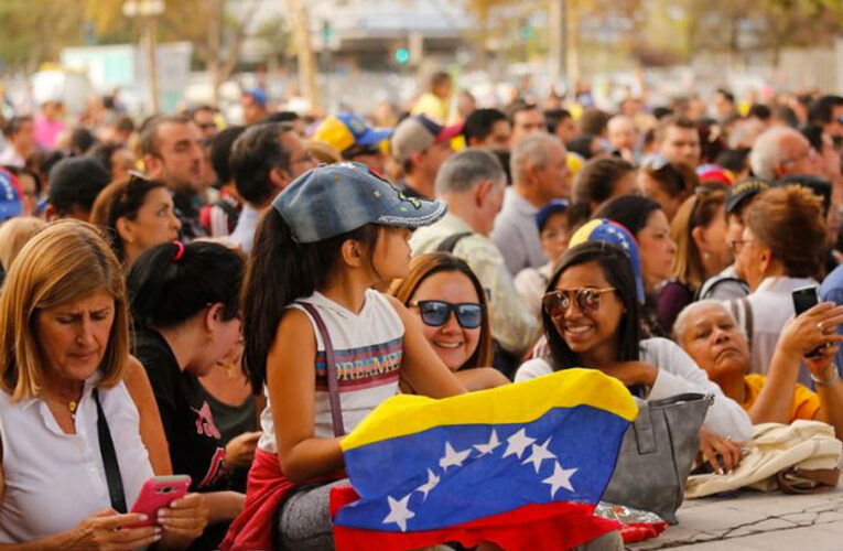 375 mil venezolanos en Chile podrían votar en presidencial del 2024