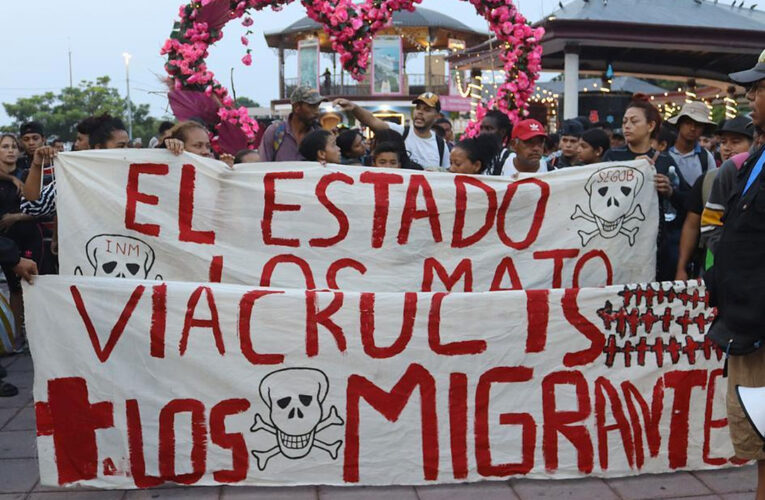 Viacrucis de 5 mil migrantes inicia su camino rumbo a México